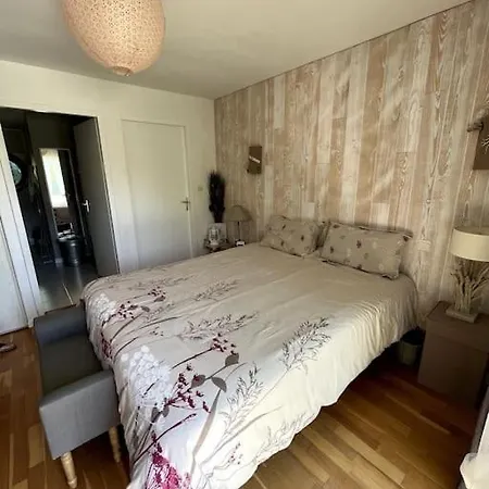 Jolie Avec Piscine A 6 Kms Des Plages Landevieille