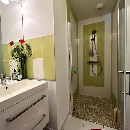 Jolie Avec Piscine A 6 Kms Des Plages