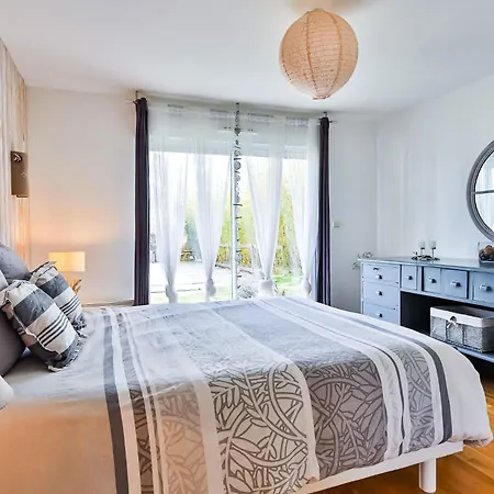 Jolie Avec Piscine A 6 Kms Des Plages Landevieille