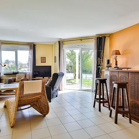 Jolie Avec Piscine A 6 Kms Des Plages