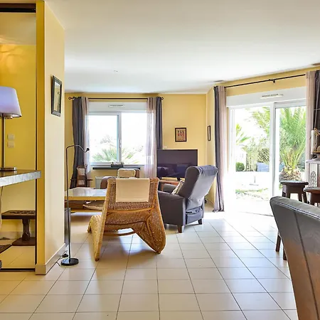 Jolie Avec Piscine A 6 Kms Des Plages 빌라 Landevieille