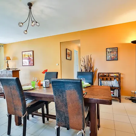 Jolie Avec Piscine A 6 Kms Des Plages Landevieille