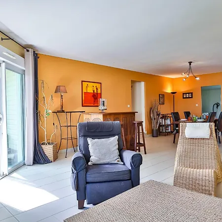 Jolie Avec Piscine A 6 Kms Des Plages Landevieille