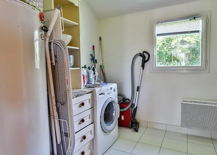 Jolie Avec Piscine A 6 Kms Des Plages Villa